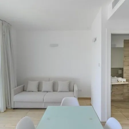 Capo Falcone, Apartment